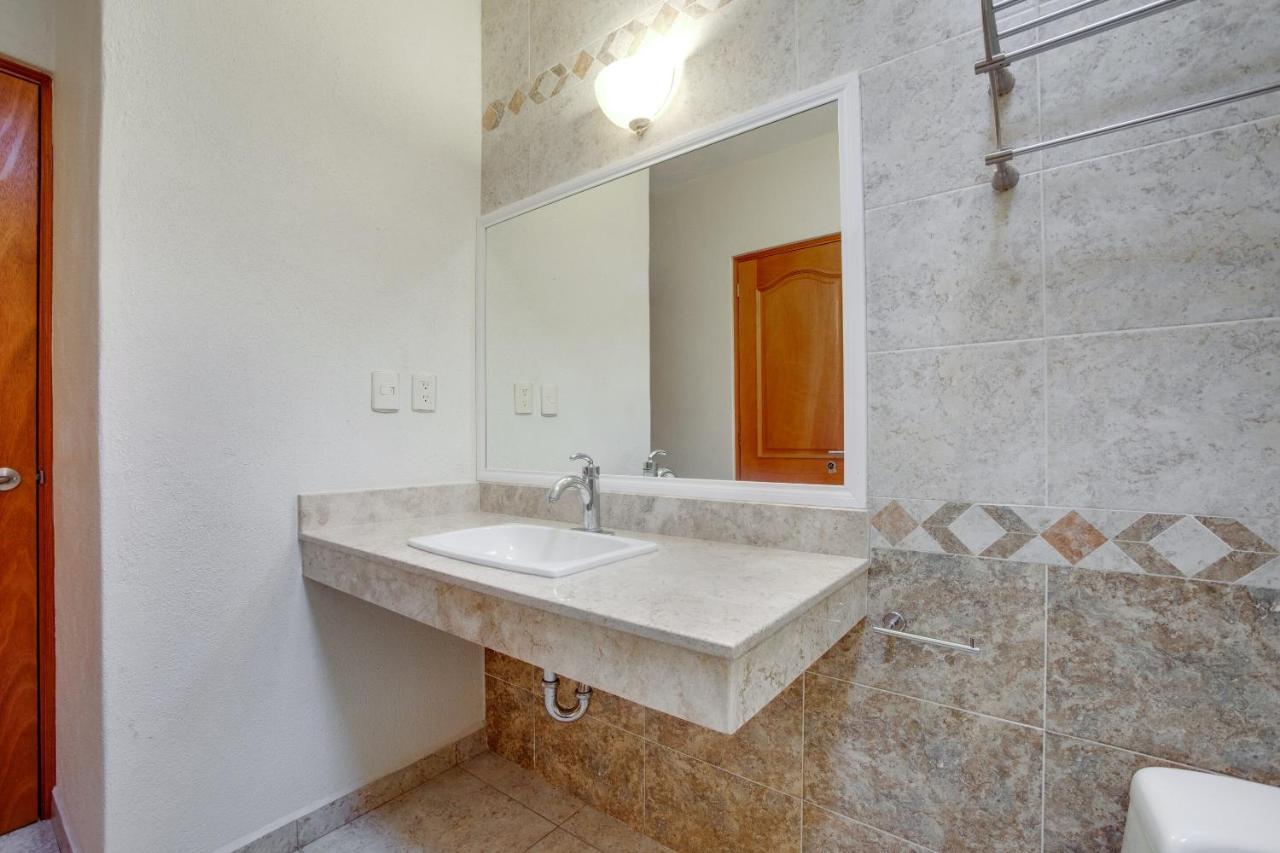 Hotel Пацкуаро Экстерьер фото